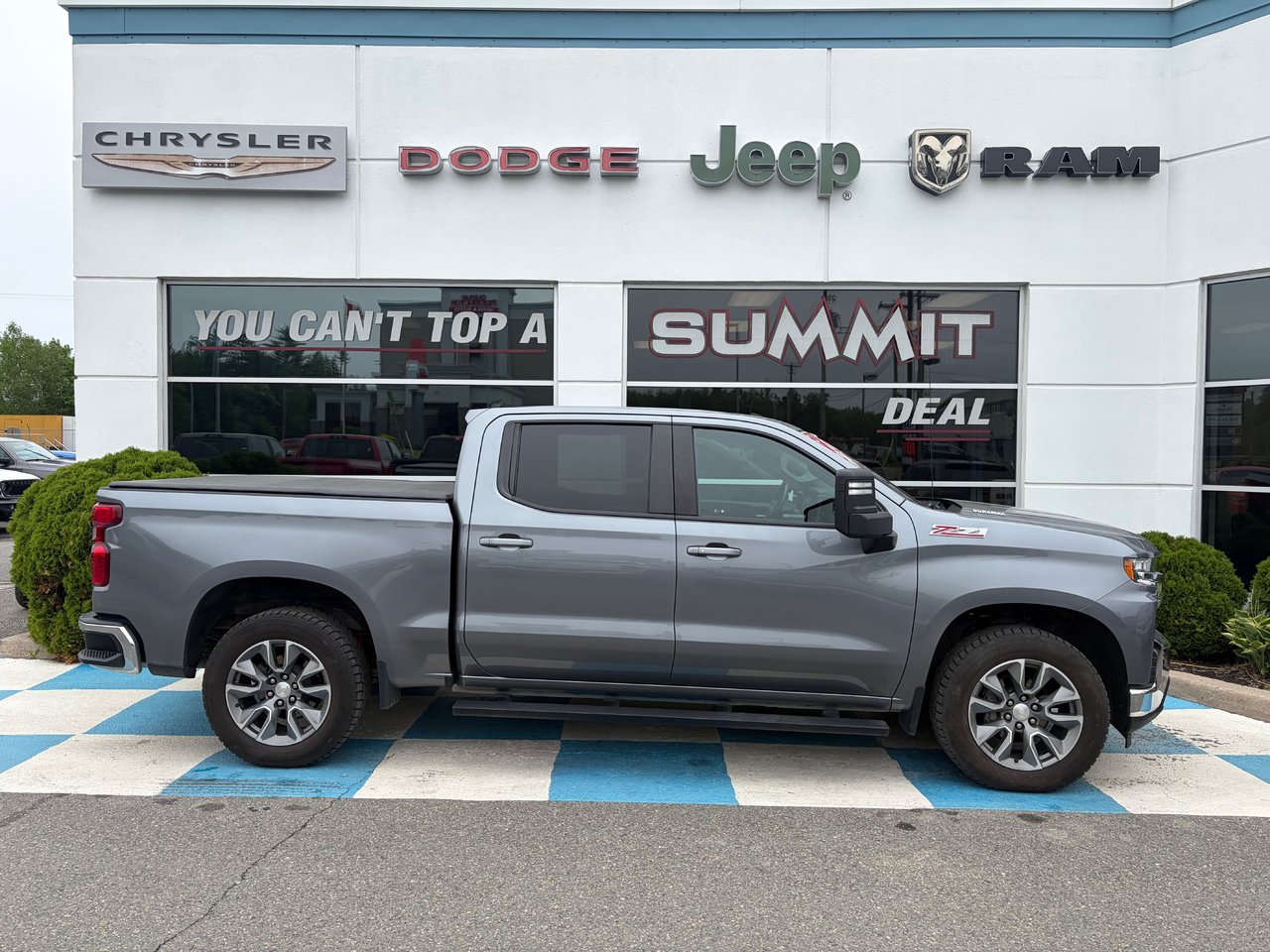 Gray 2022 Chevrolet Silverado 1500 LT Crew Cab 4WD Pickup Truck Four-Wheel Drive 8-Speed Automatic