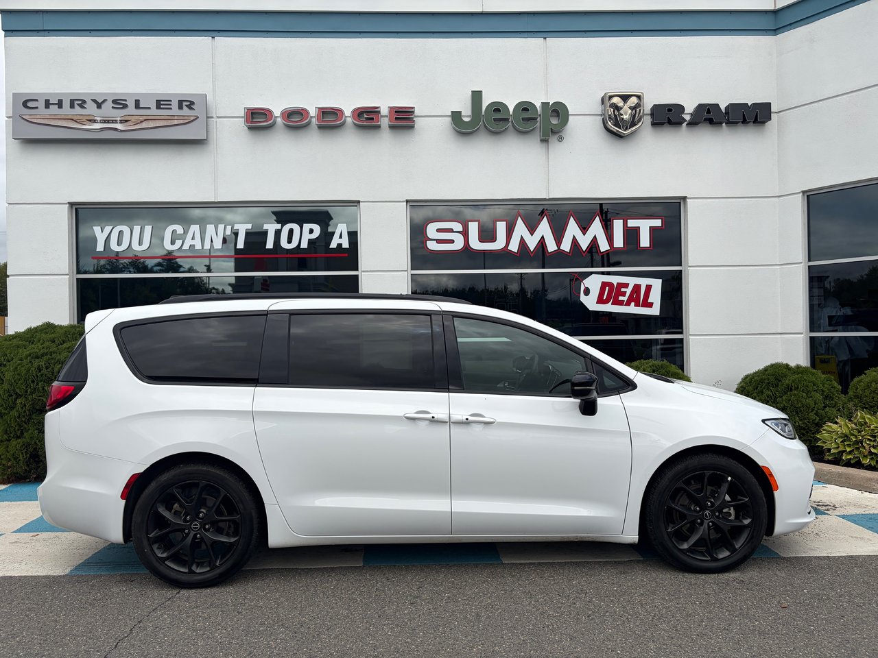 2025 Chrysler Pacifica Limited FWD