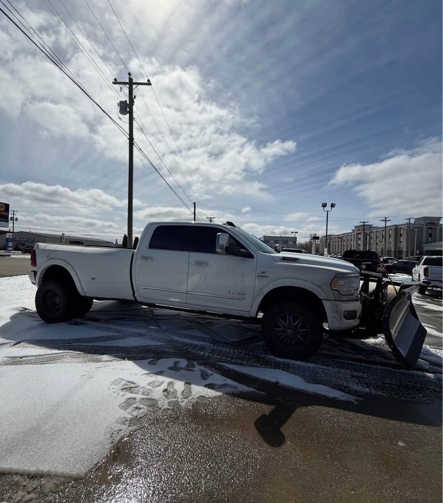 2022 RAM 3500 Limited Crew Cab LB DRW 4WD