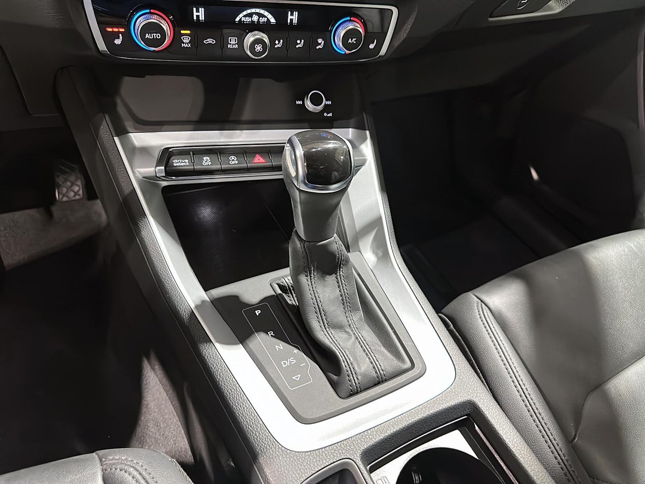 Audi Q3 Komfort 2020-14