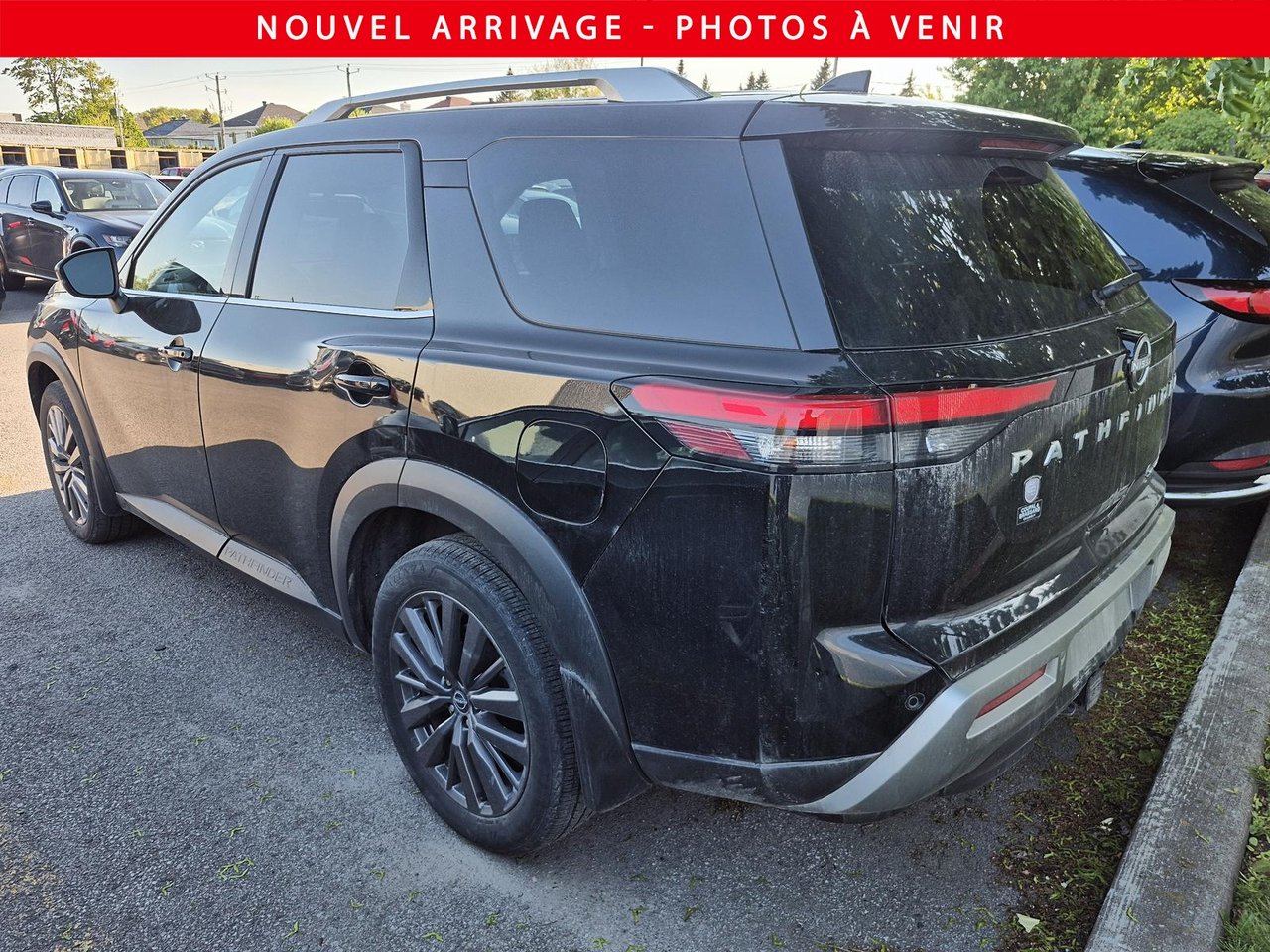 2023 Nissan Pathfinder SL AWD-2