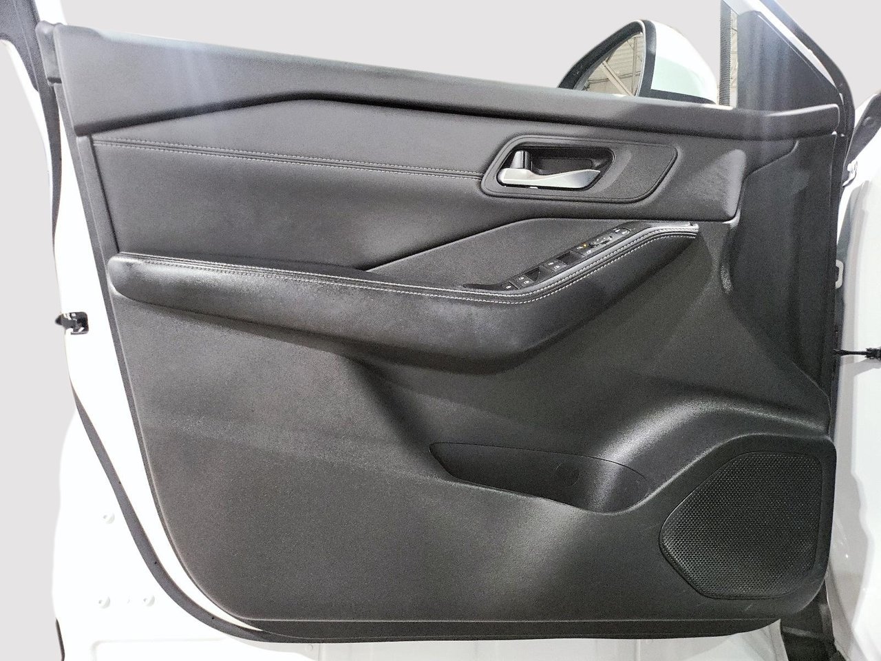 2024 Nissan Rogue SV Moonroof AWD-10