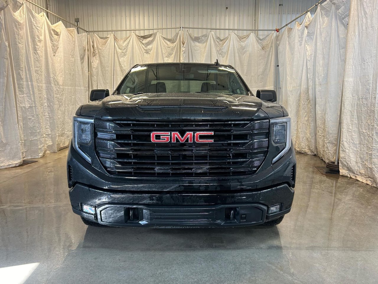 Used 2023 GMC Sierra 1500 with 61,595 km for sale at Otogo