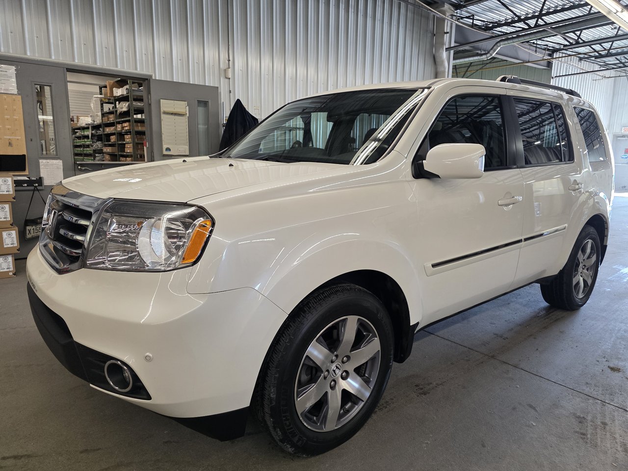 White 2014 Honda Pilot Touring 4WD SUV / Crossover Four-Wheel Drive Automatic