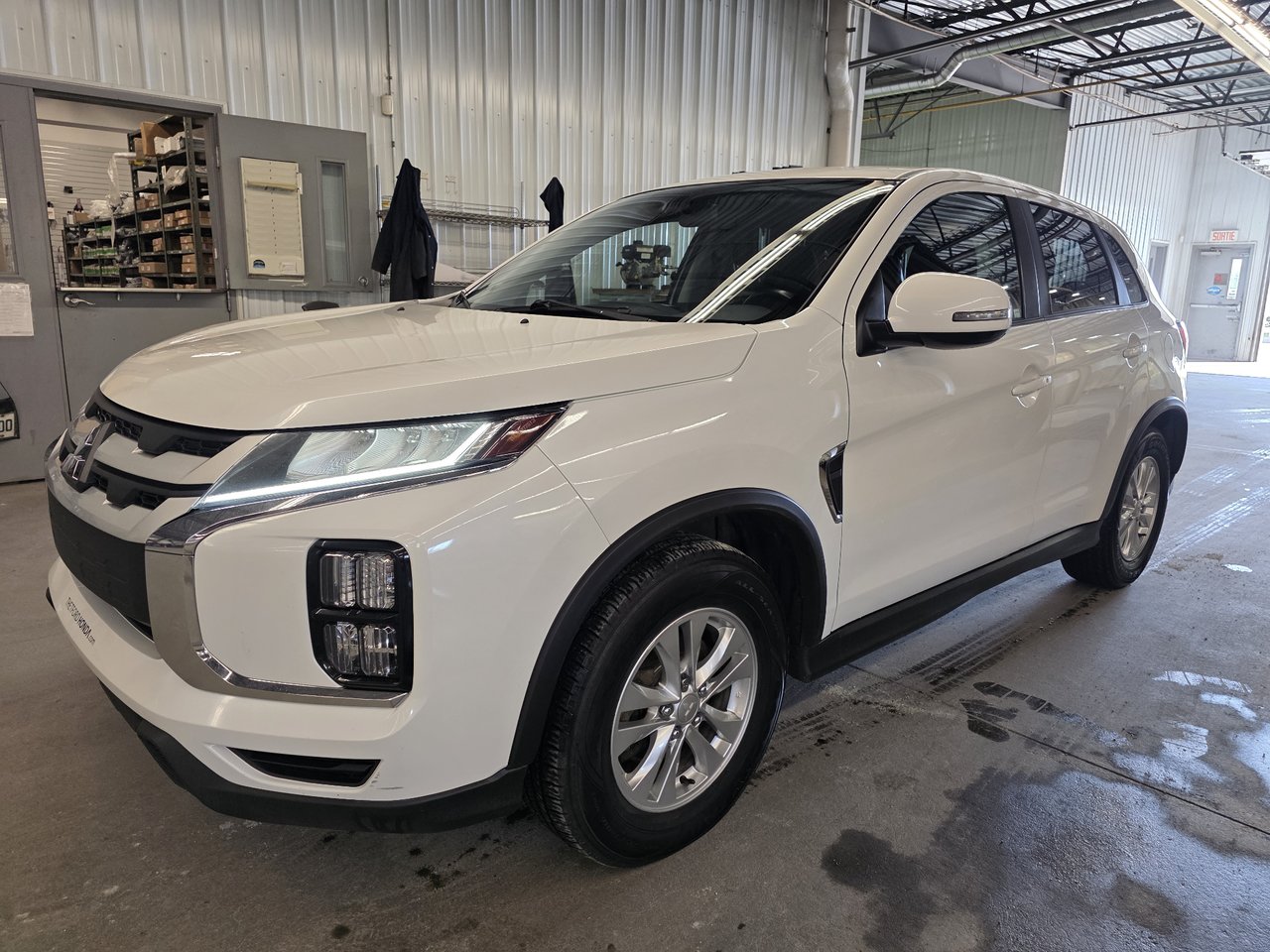White 2020 Mitsubishi RVR ES FWD SUV / Crossover  Continuously Variable Transmission