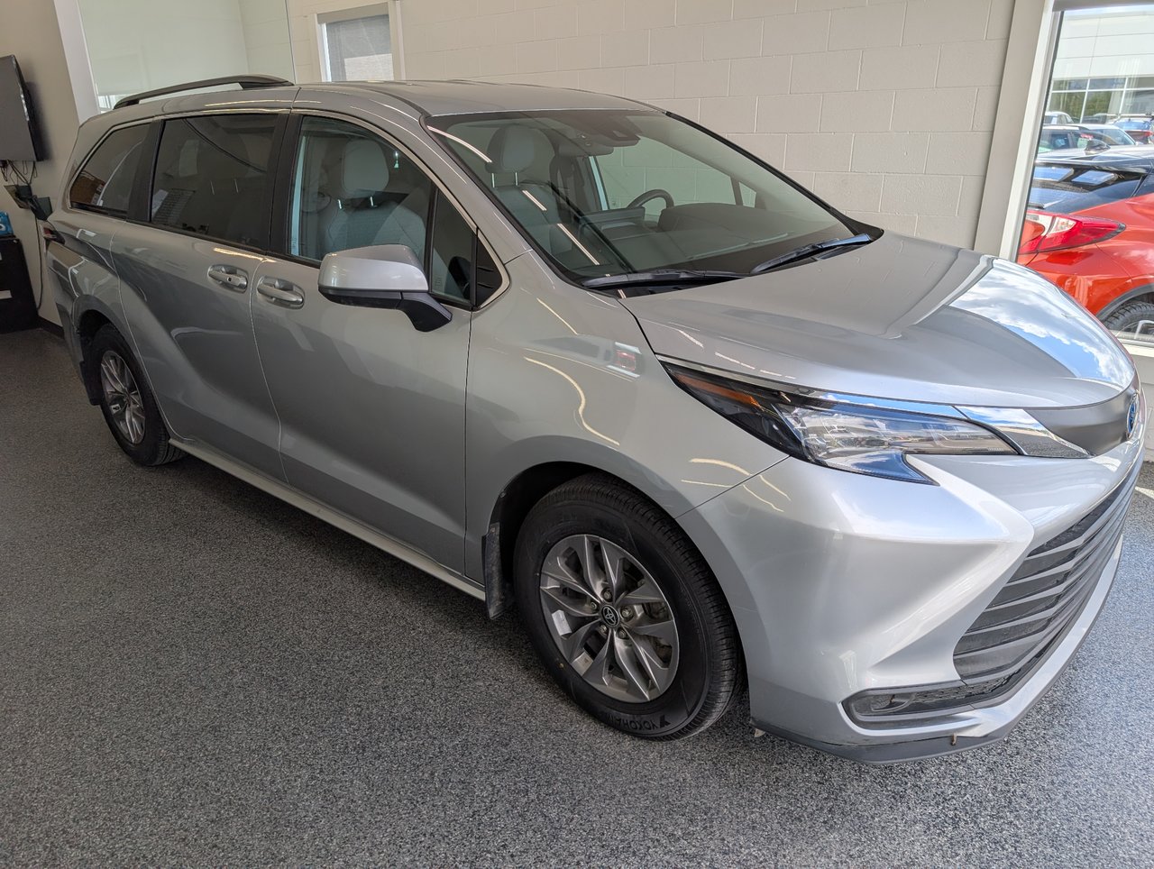 2025 Toyota Sienna LE 8-Passenger AWD