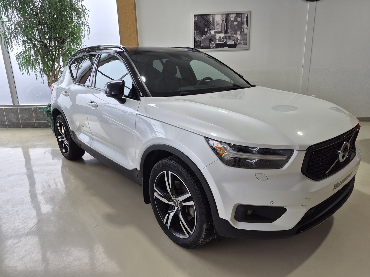 2022 Volvo XC40 R-DESIGN-2