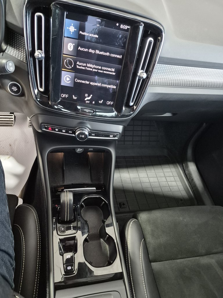 2022 Volvo XC40 R-DESIGN-11