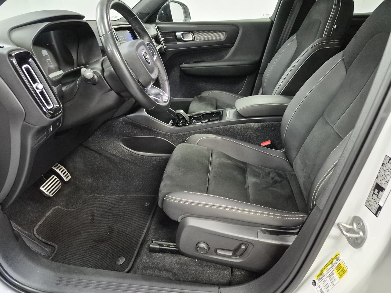 2022 Volvo XC40 ULTIMATE-5