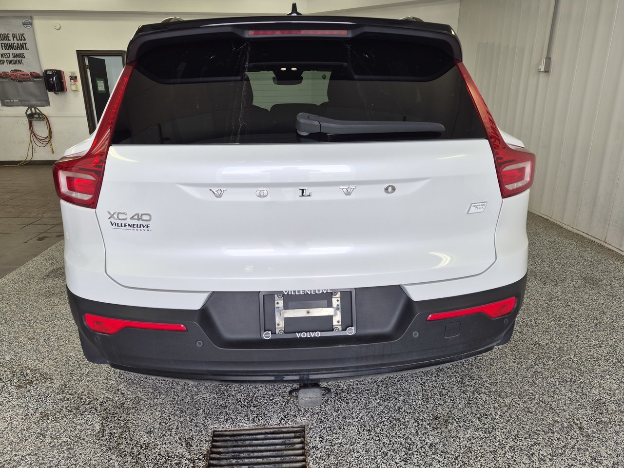 2022 Volvo XC40 ULTIMATE-3