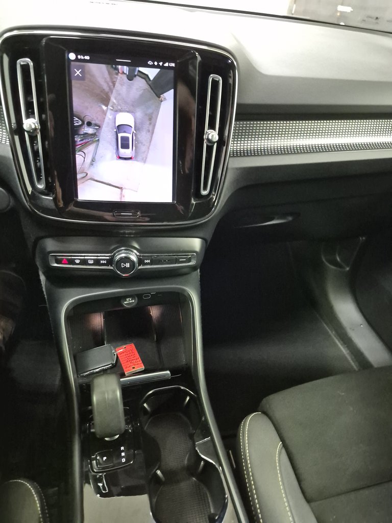 2022 Volvo XC40 ULTIMATE-8