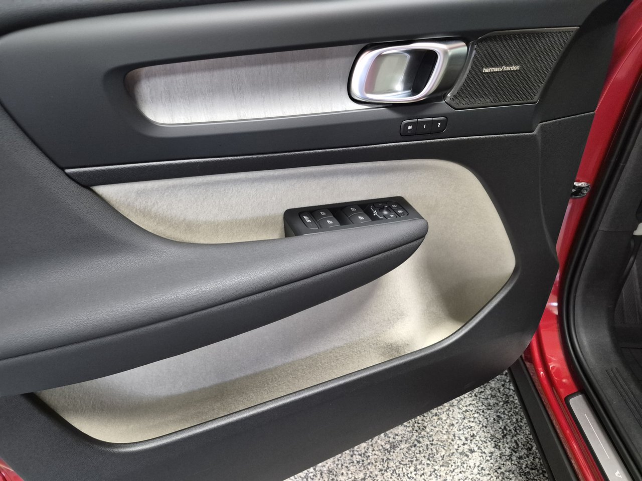 2024 Volvo XC40 ULTIMATE BRIGHT THEME-8