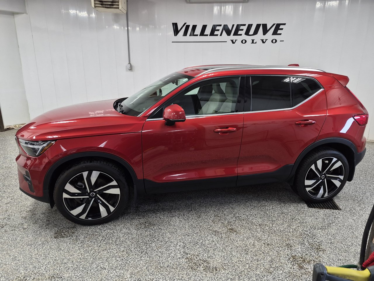 2024 Volvo XC40 ULTIMATE BRIGHT THEME-1