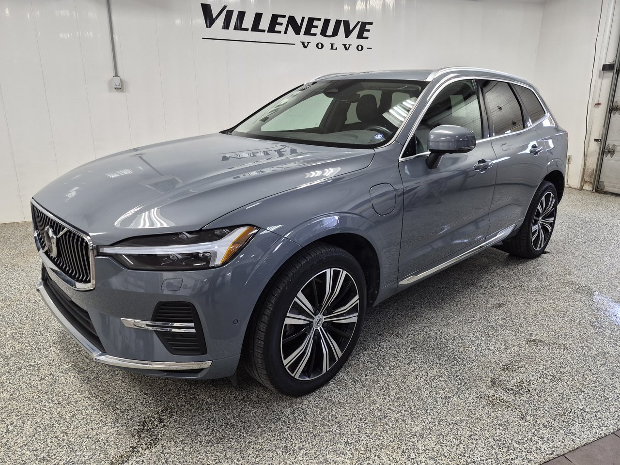 2023 Volvo XC60 RECHARGE PLUS BRIGHT THEME-0
