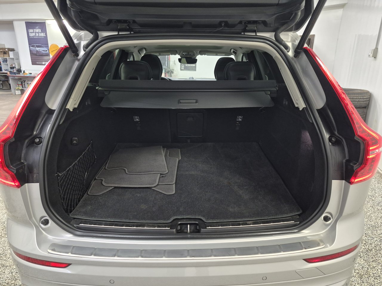 2023 Volvo XC60 ULTIMATE BRIGHT THEME-1