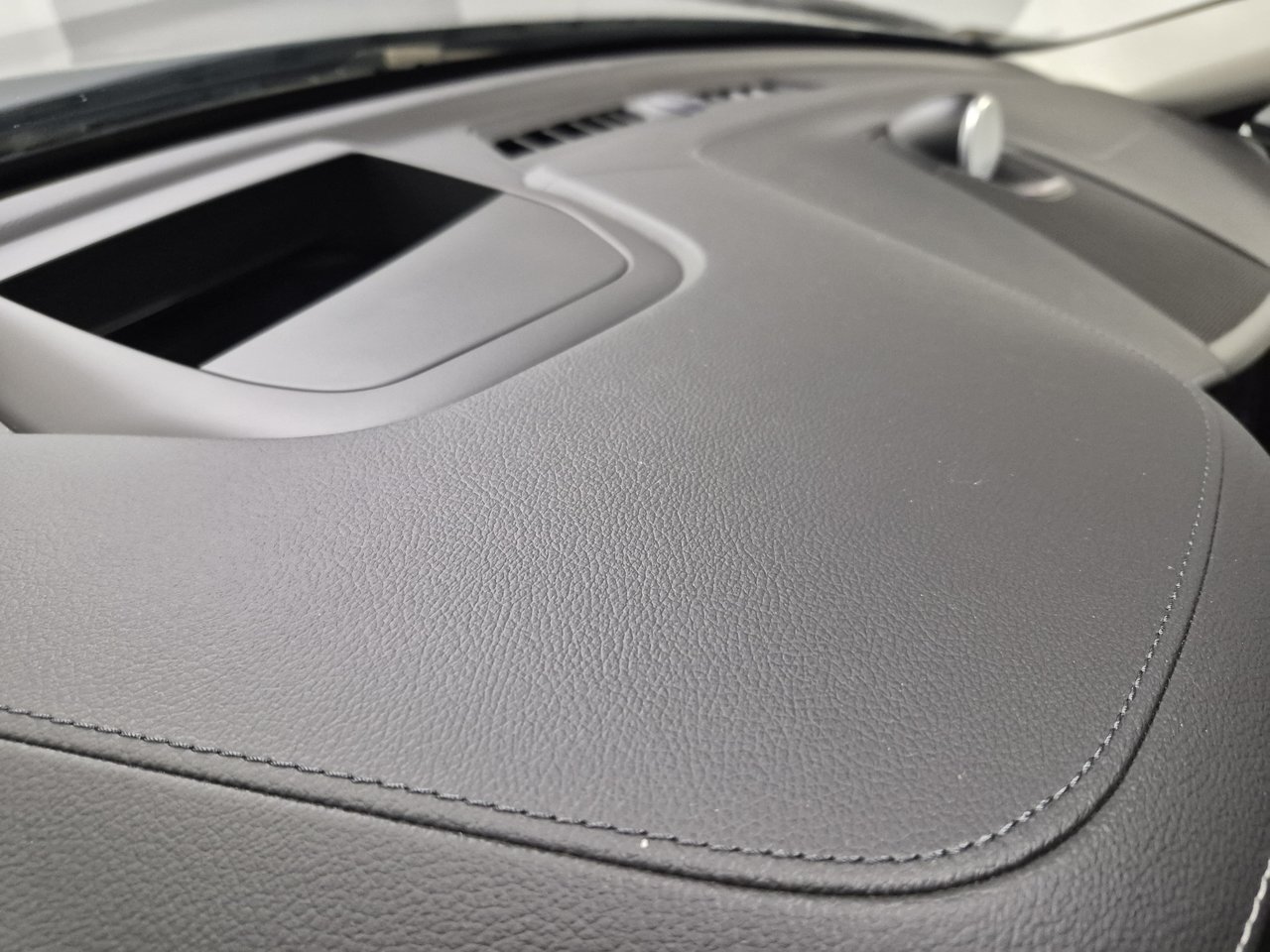 2023 Volvo XC60 ULTIMATE BRIGHT THEME-6