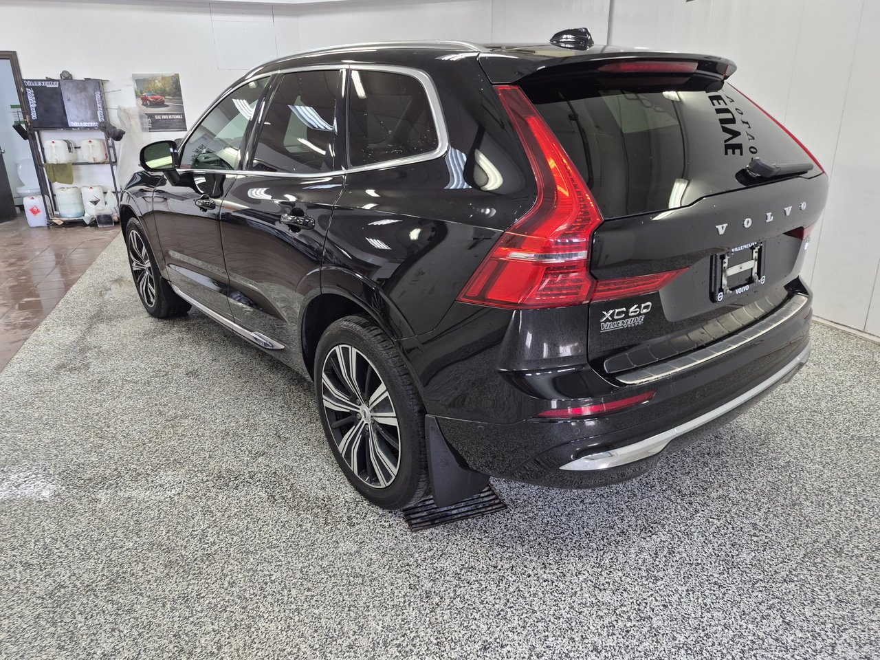 Volvo XC60 ULTIMATE BRIGHT THEME 2023-3
