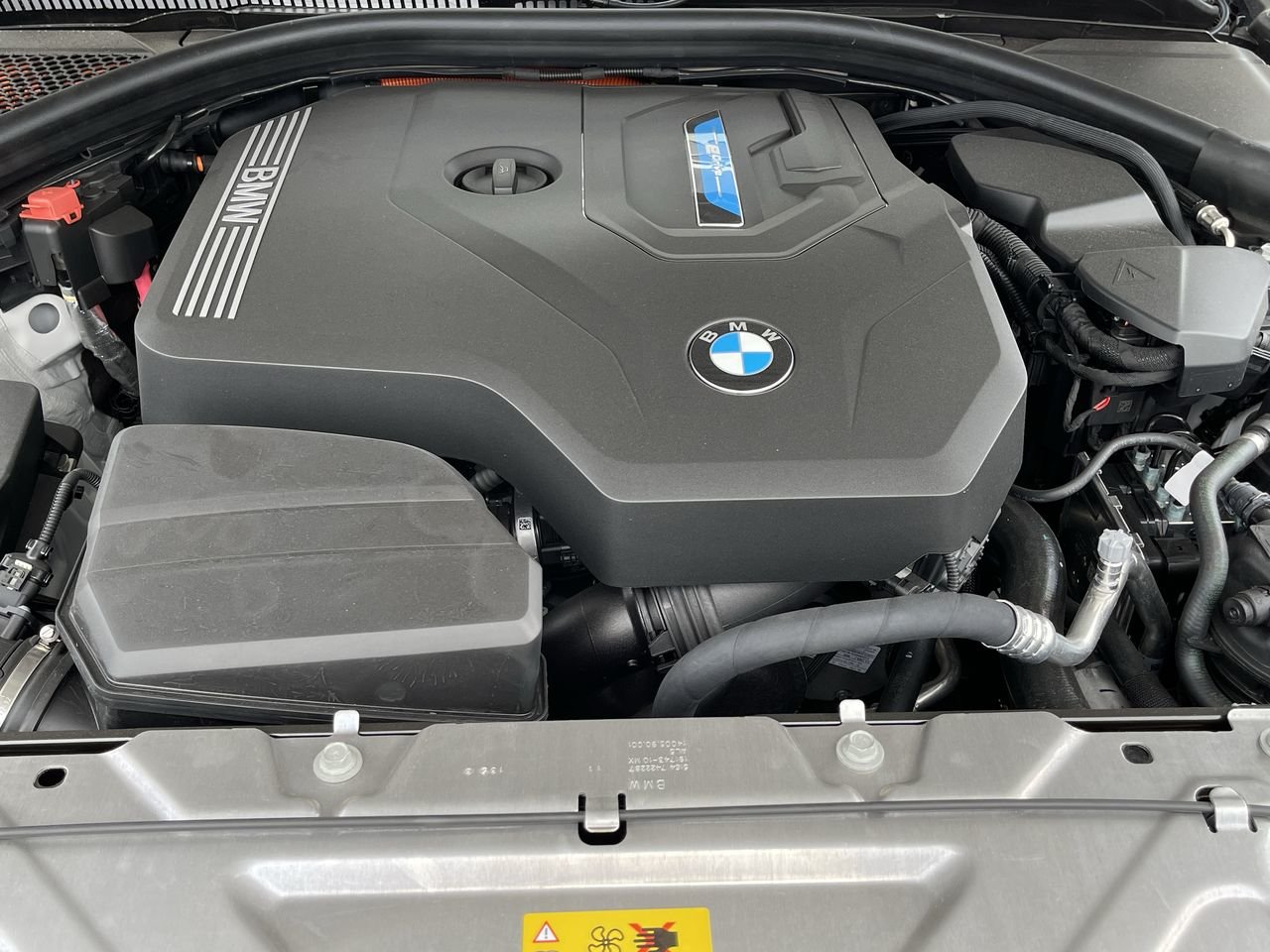 New 2023 Mineral White Metallic BMW 330e xDrive NA image 19