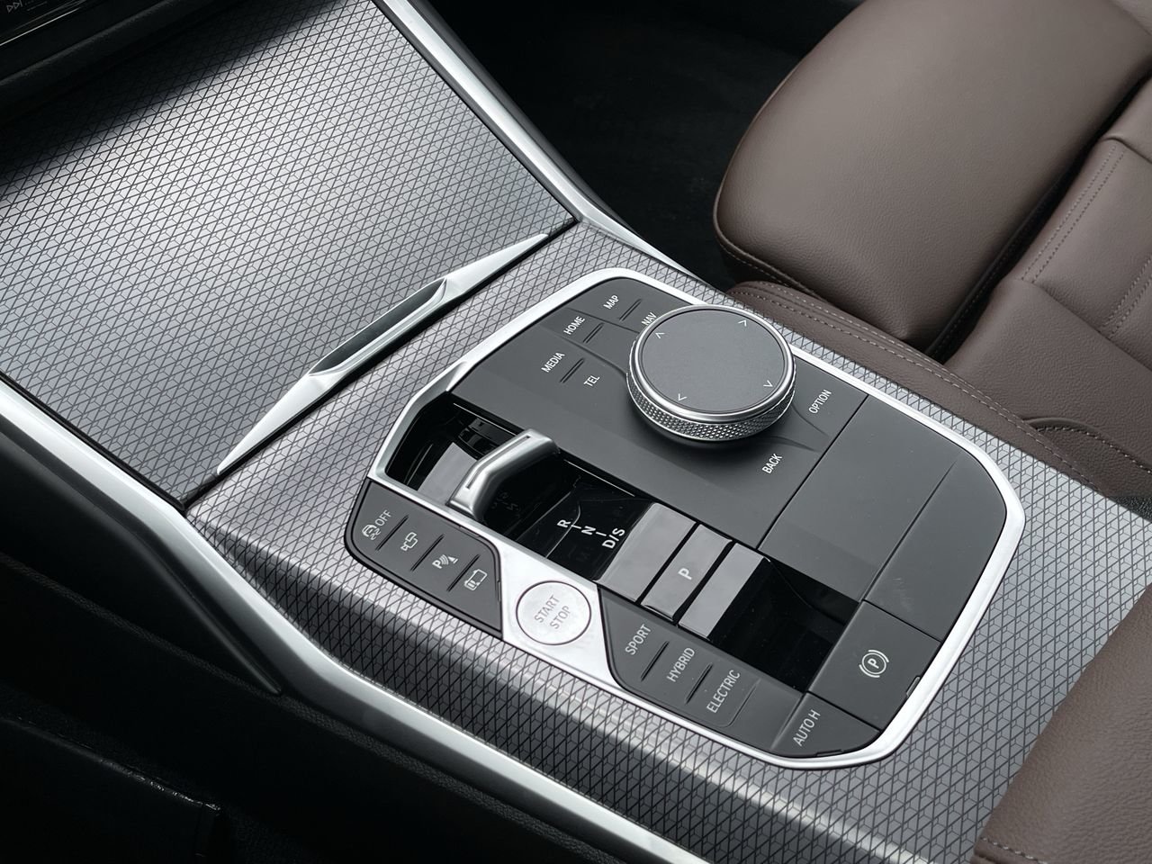 New 2023 Mineral White Metallic BMW 330e xDrive NA image 25