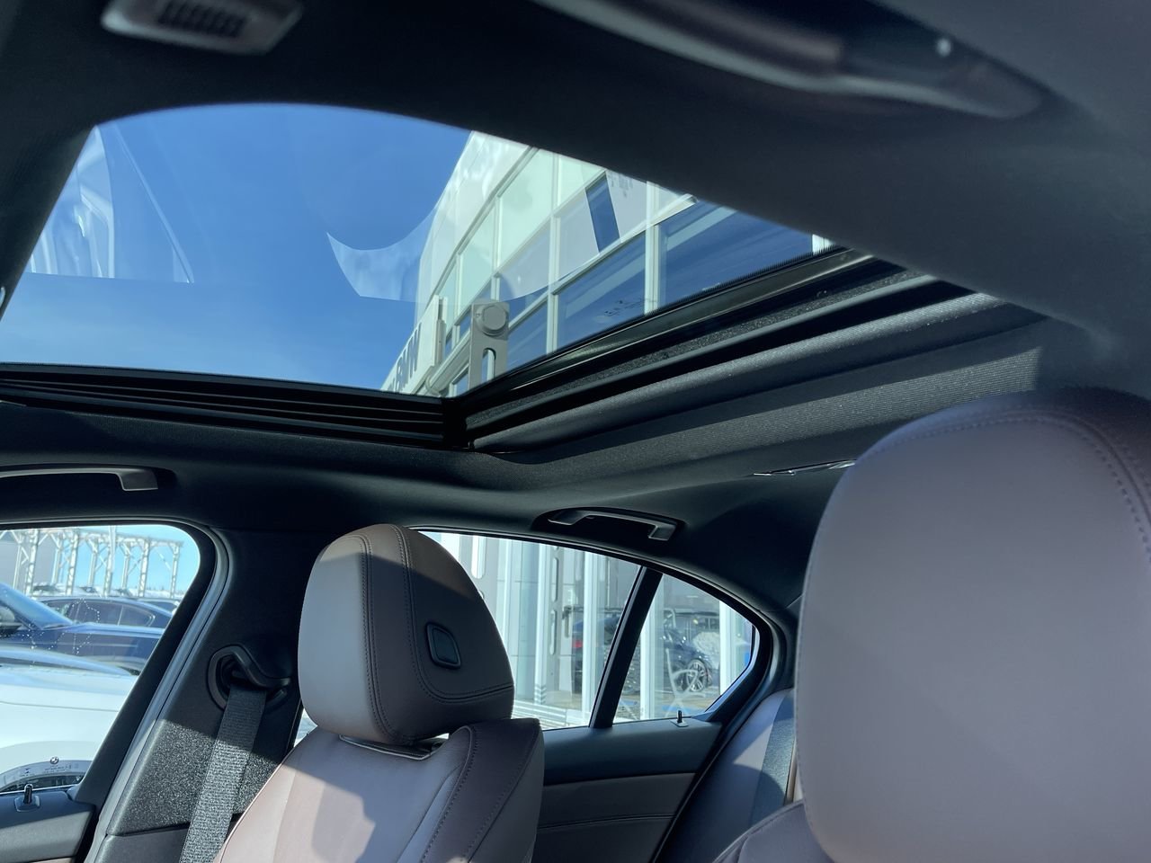 New 2023 Tanzanite Blue Metallic BMW 330i xDrive NA image 32