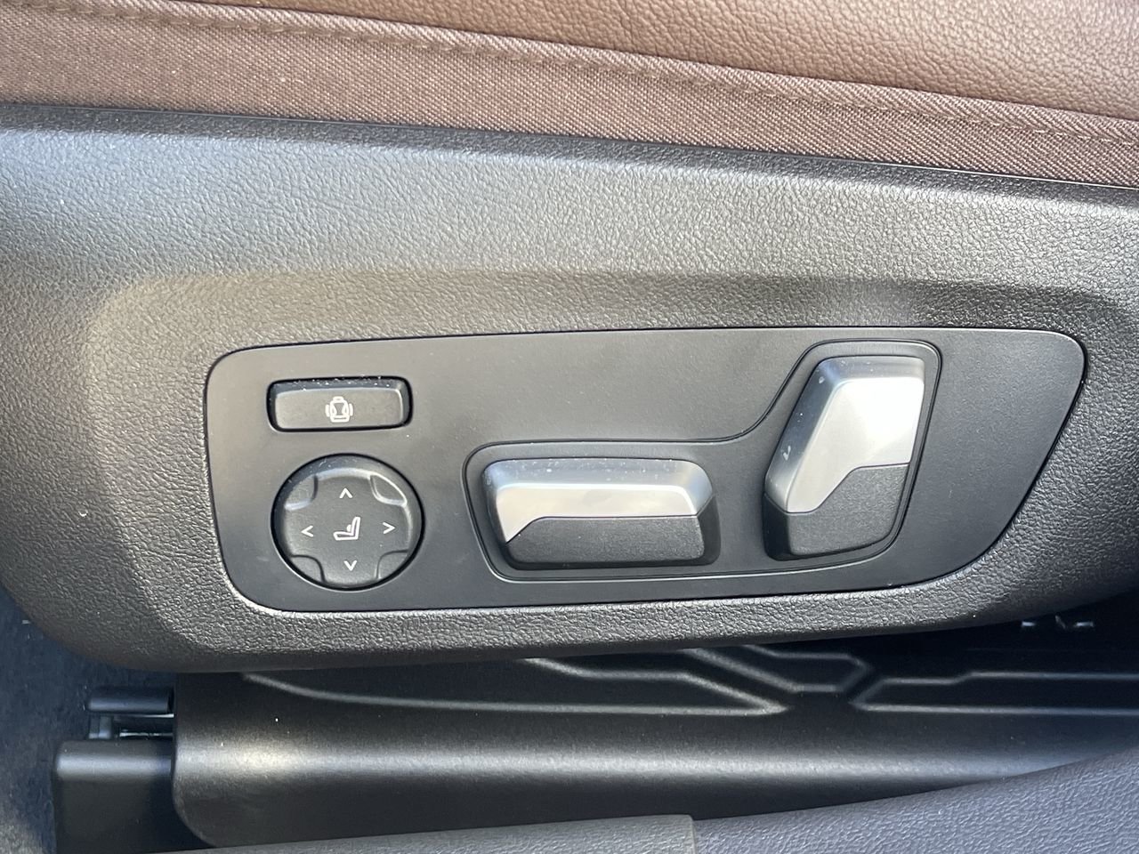 New 2023 Tanzanite Blue Metallic BMW 330i xDrive NA image 22
