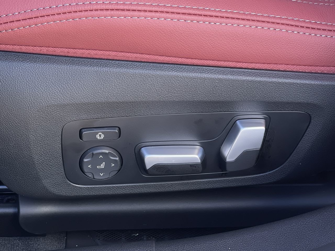 New 2023 Skyscraper Grey Metallic BMW 330i xDrive image 22