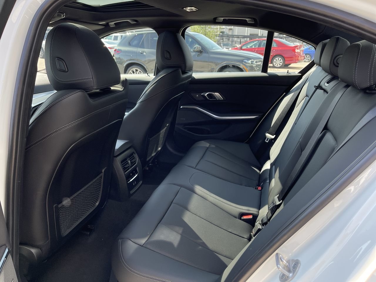 New 2023 Alpine White BMW 330i xDrive NA image 33