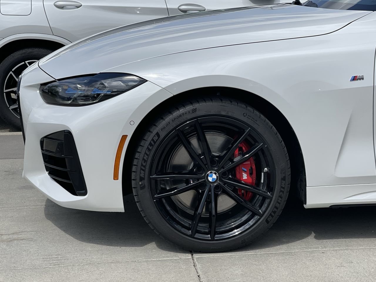 New 2024 Mineral White Metallic BMW M440i xDrive image 19