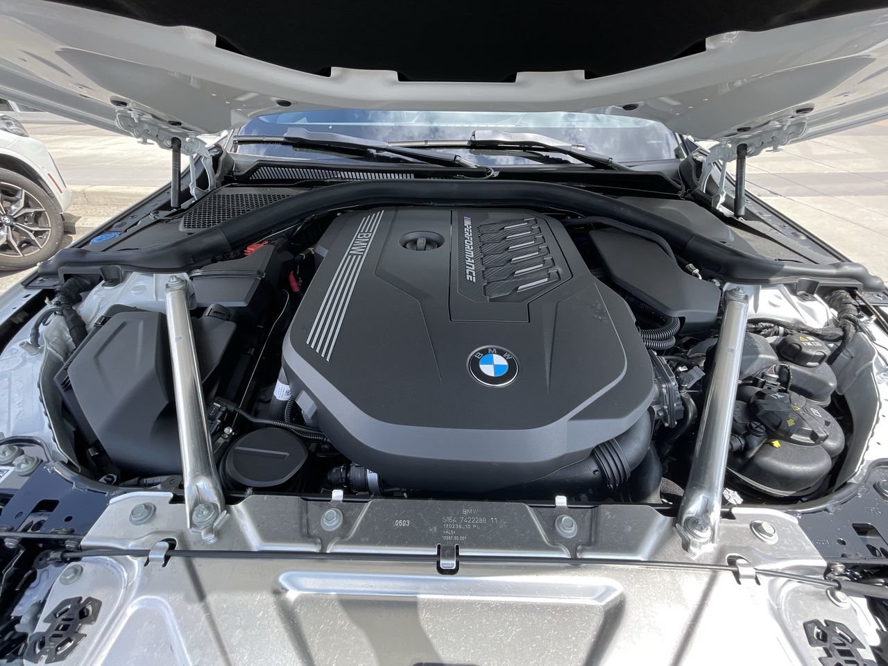 New 2024 Mineral White Metallic BMW M440i xDrive image 18