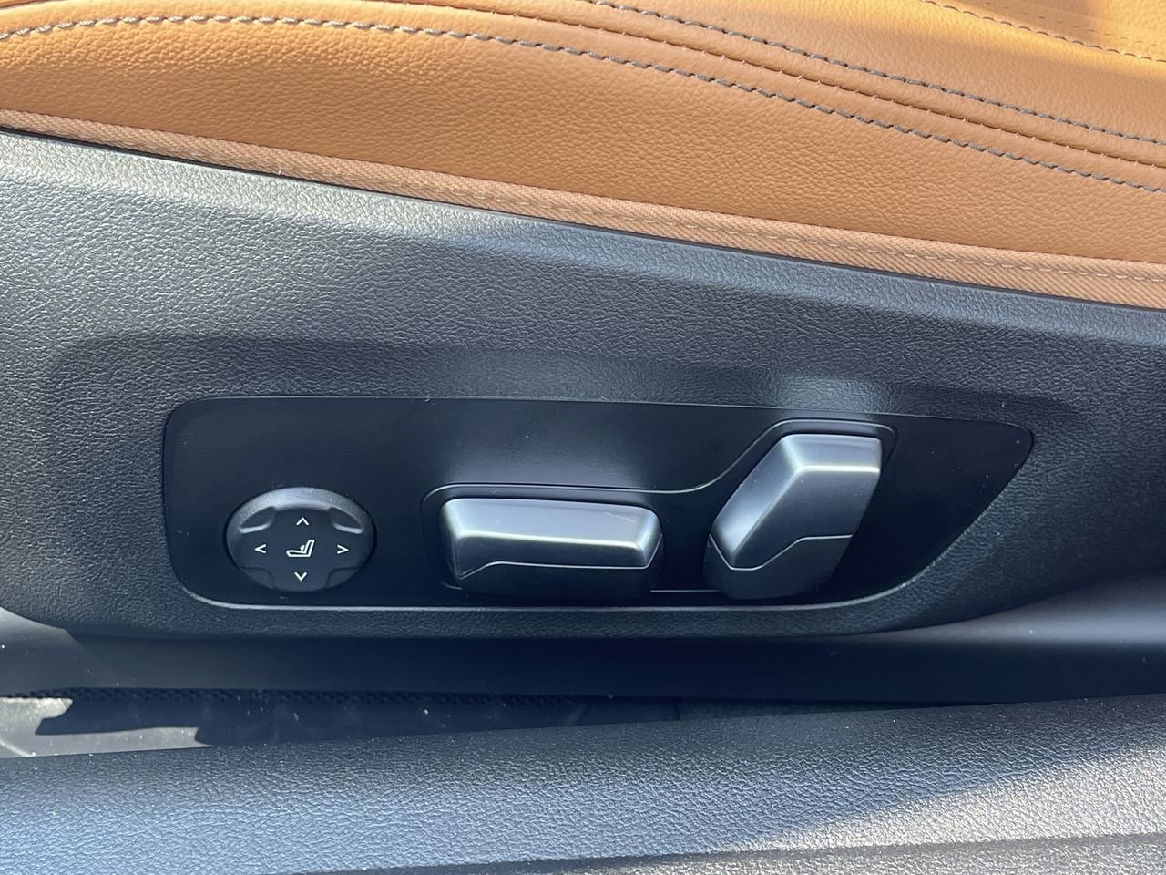New 2024 Portimao Blue Metallic BMW M440i xDrive image 23