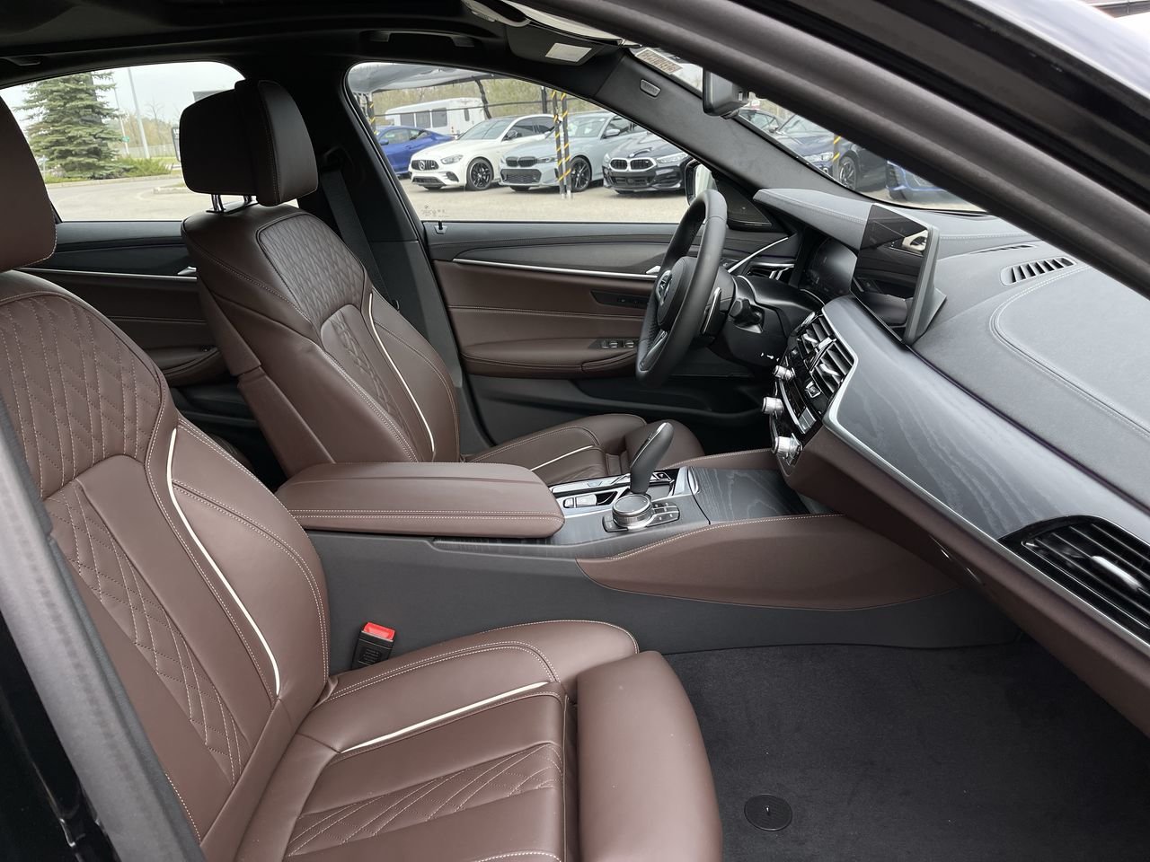 New 2023 Black Sapphire Metallic BMW 530i xDrive image 34