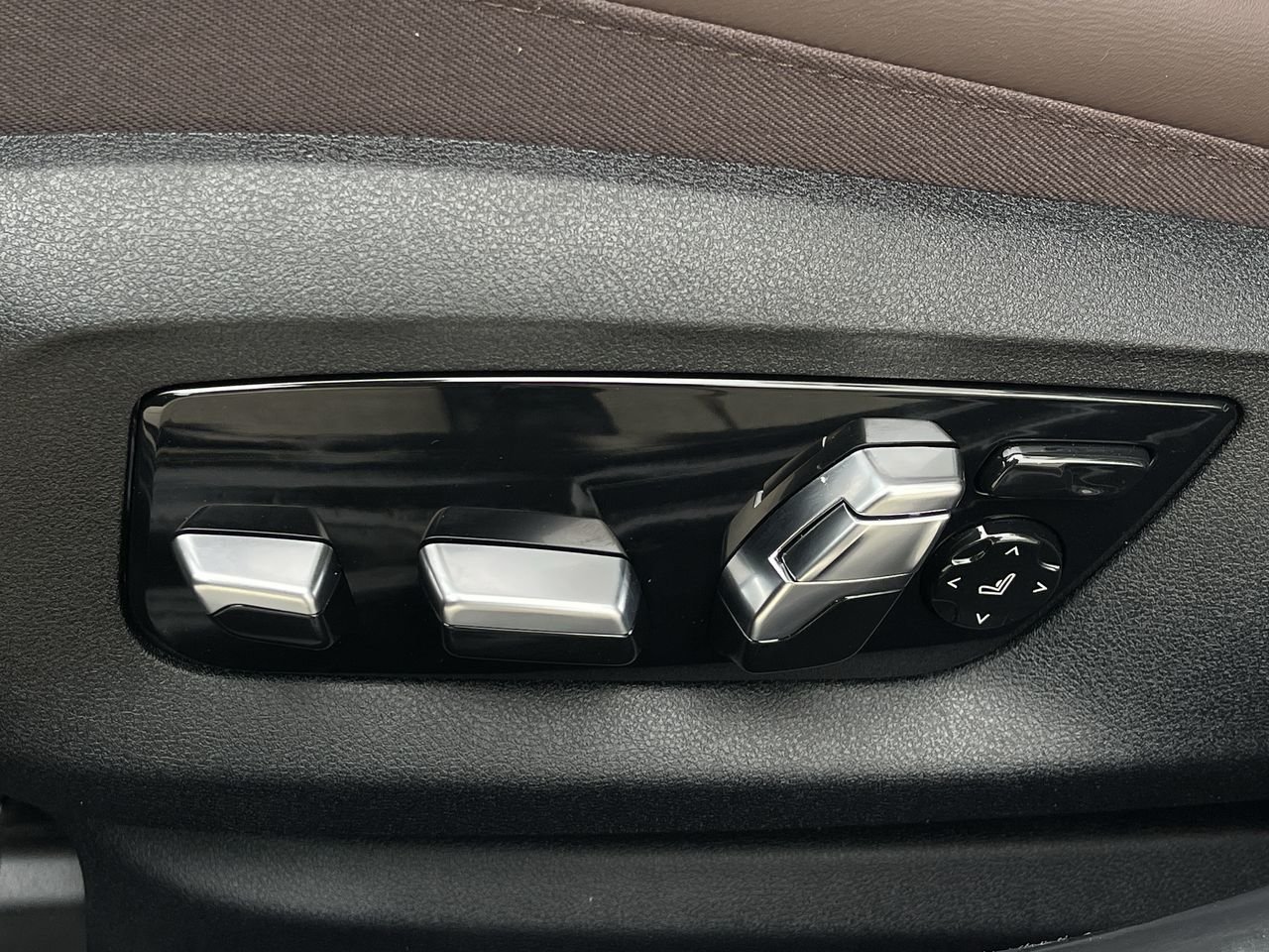 New 2023 Black Sapphire Metallic BMW 530i xDrive image 22