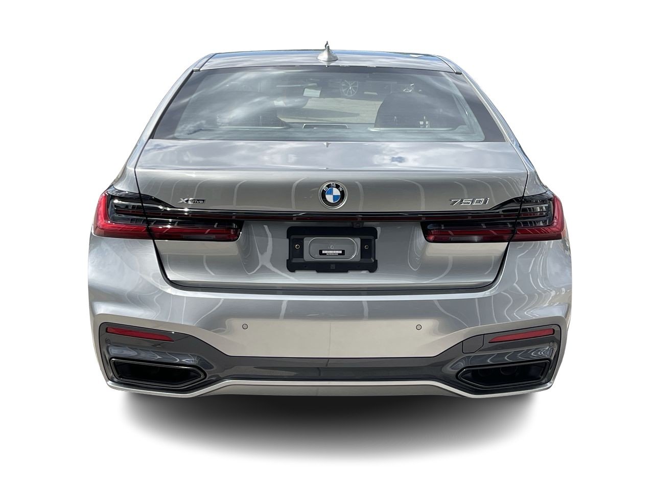 New 2022 Donington Grey Metallic BMW 750i xDrive image 9