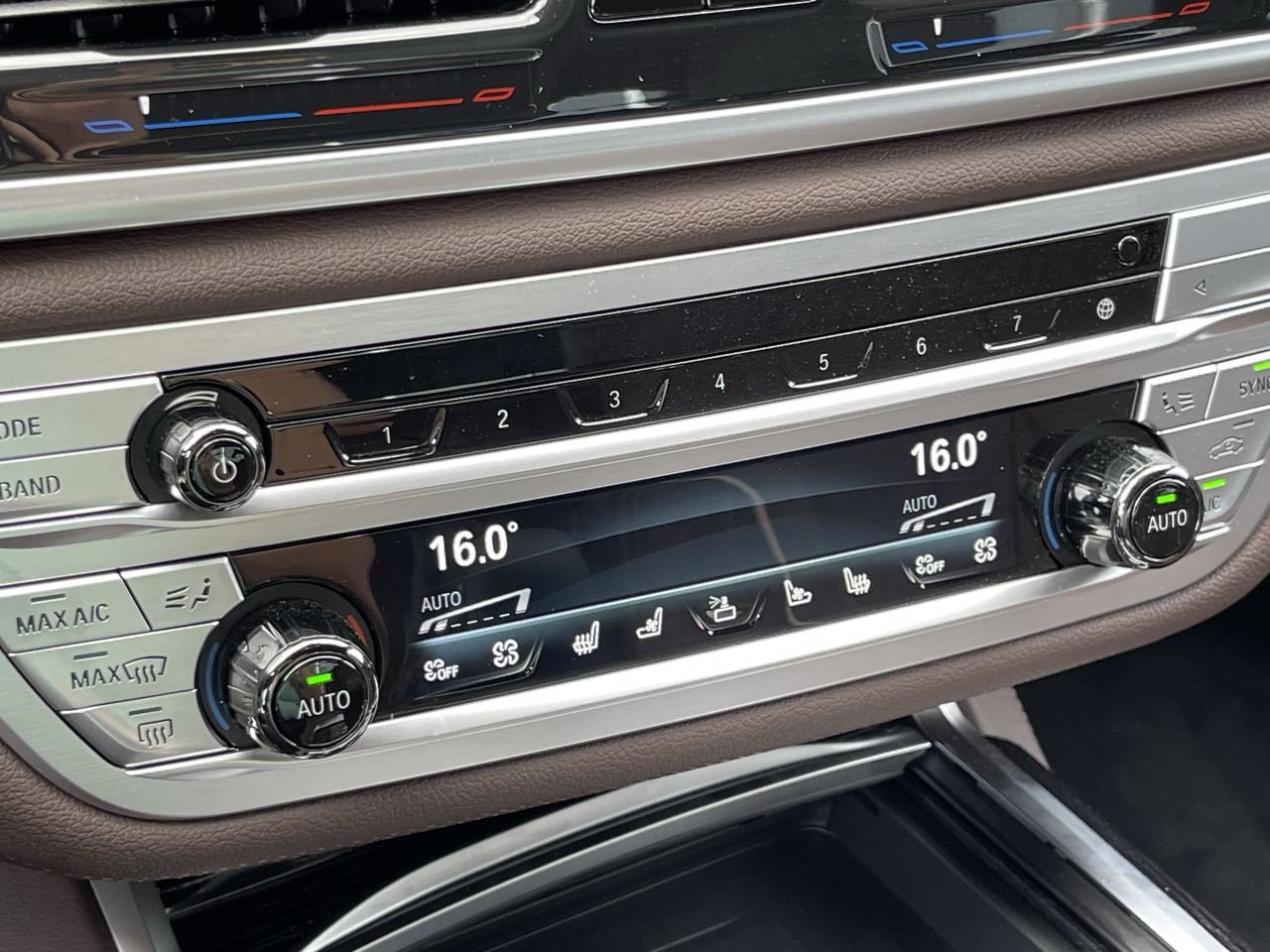 New 2022 Donington Grey Metallic BMW 750i xDrive image 27