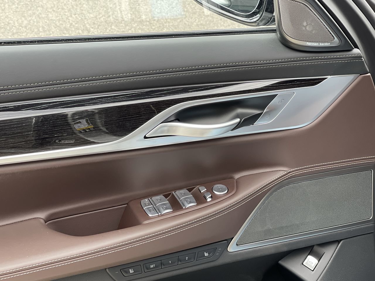 New 2022 Donington Grey Metallic BMW 750i xDrive image 21