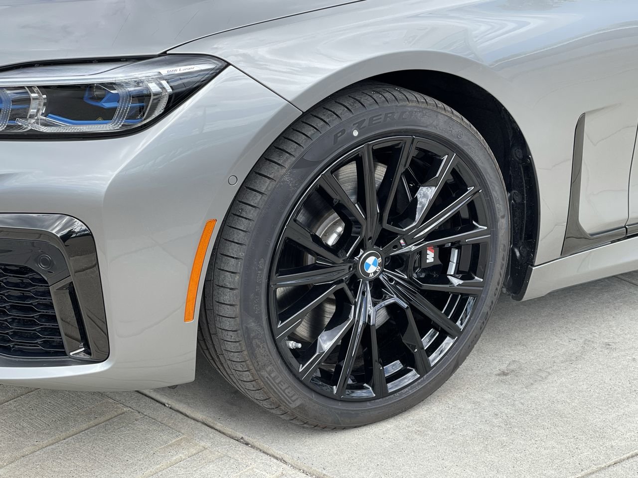New 2022 Donington Grey Metallic BMW 750i xDrive image 18
