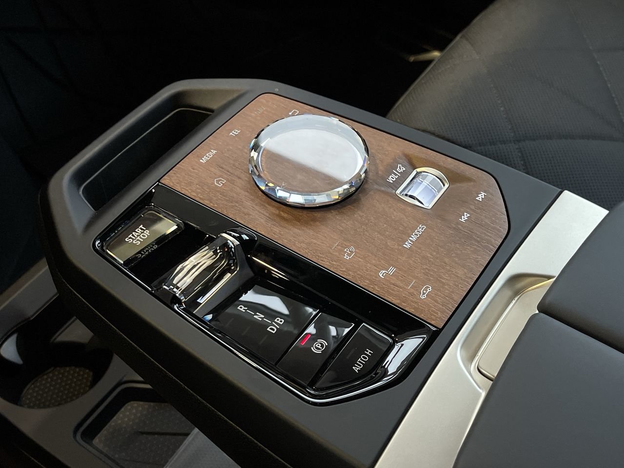 New 2023 Aventurine Red III Metallic BMW M60 image 28