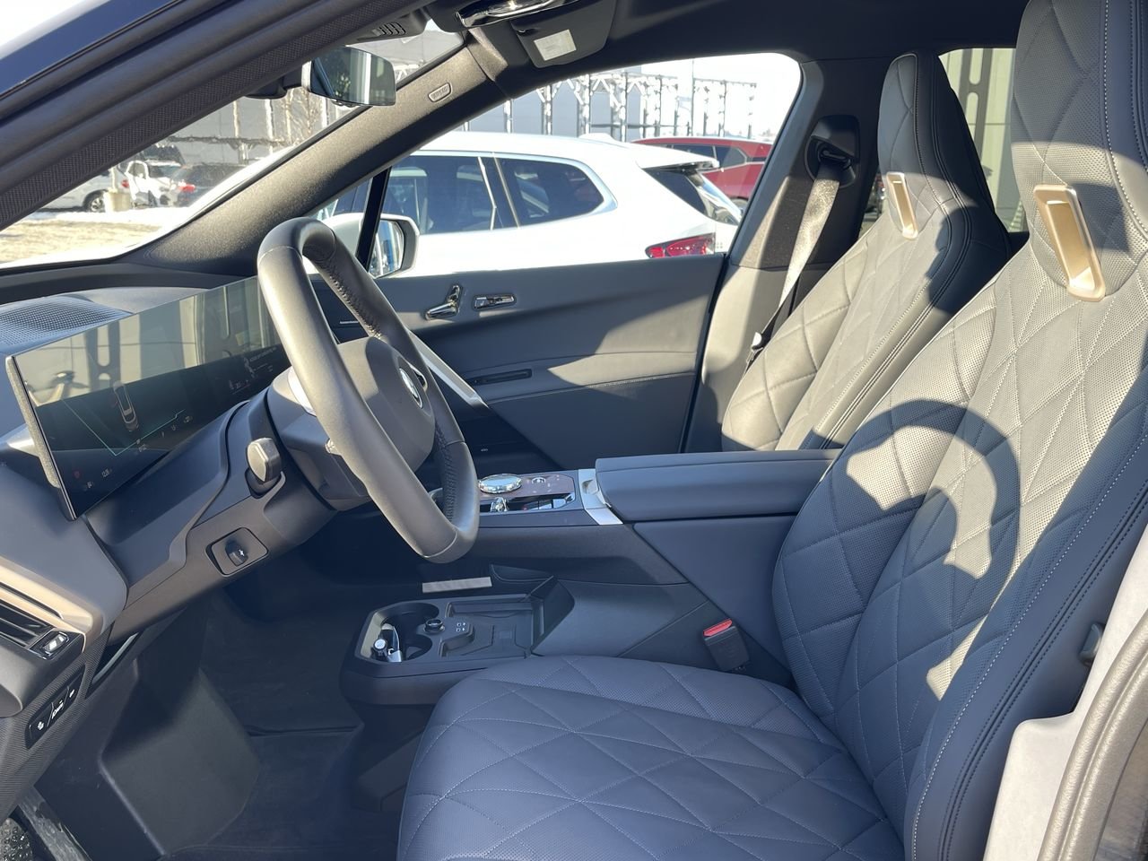 New 2023 Mineral White Metallic BMW XDrive40 image 19