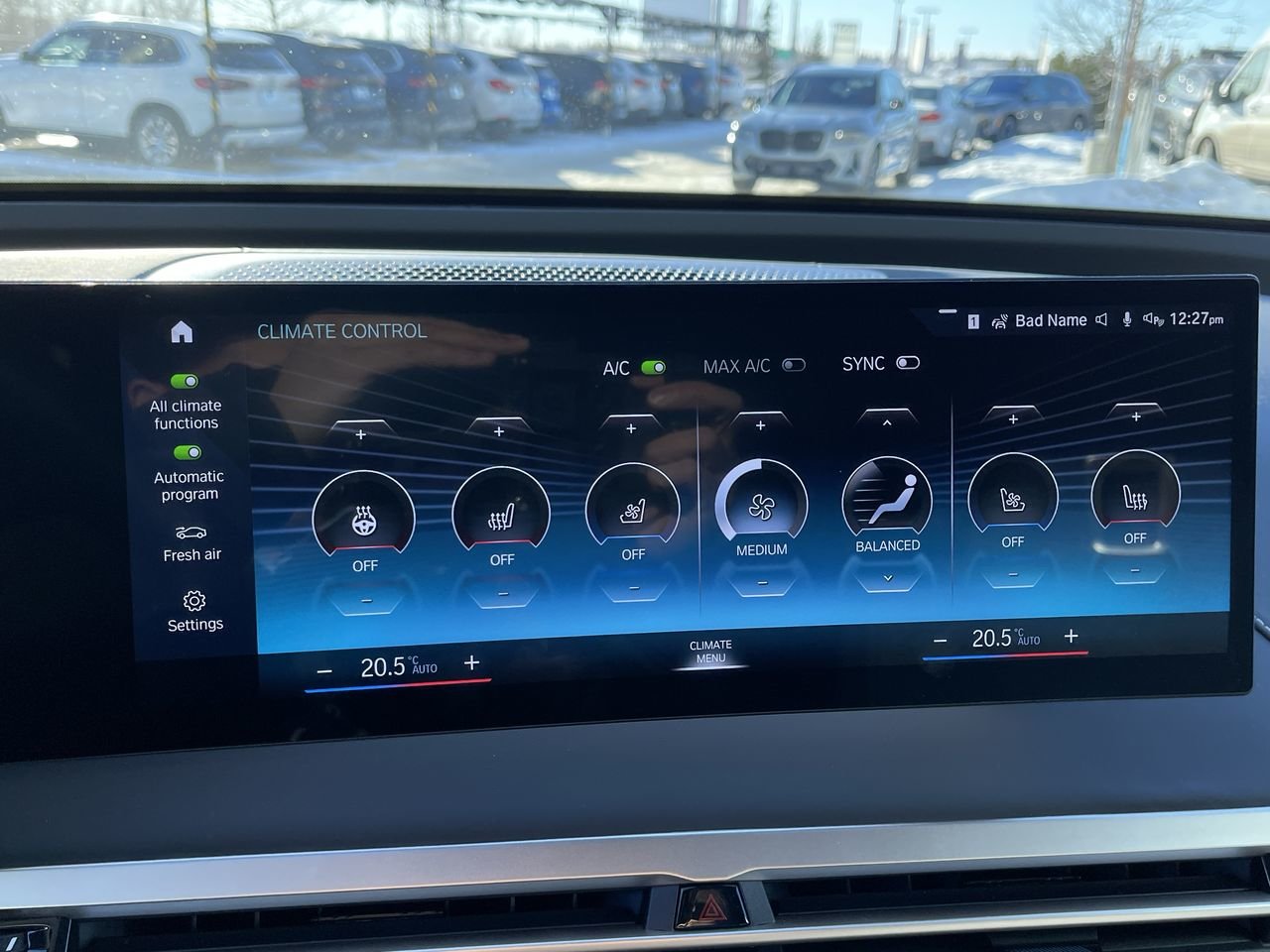 New 2023 Mineral White Metallic BMW XDrive40 image 27