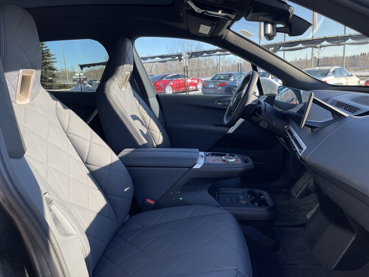 New 2023 Mineral White Metallic BMW XDrive40 image 33