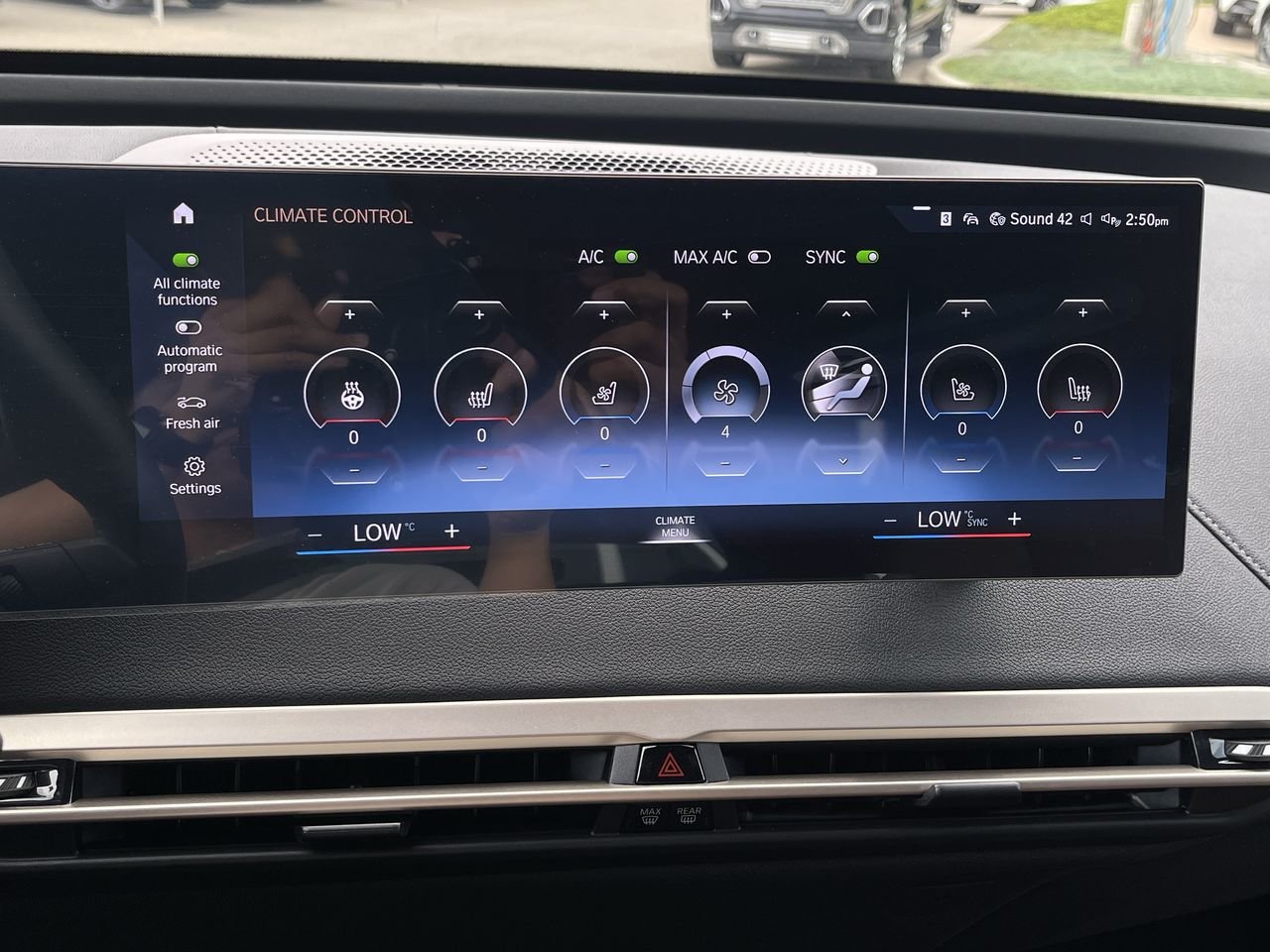 New 2024 Blue Ridge Mountain Metallic BMW XDrive50 image 27