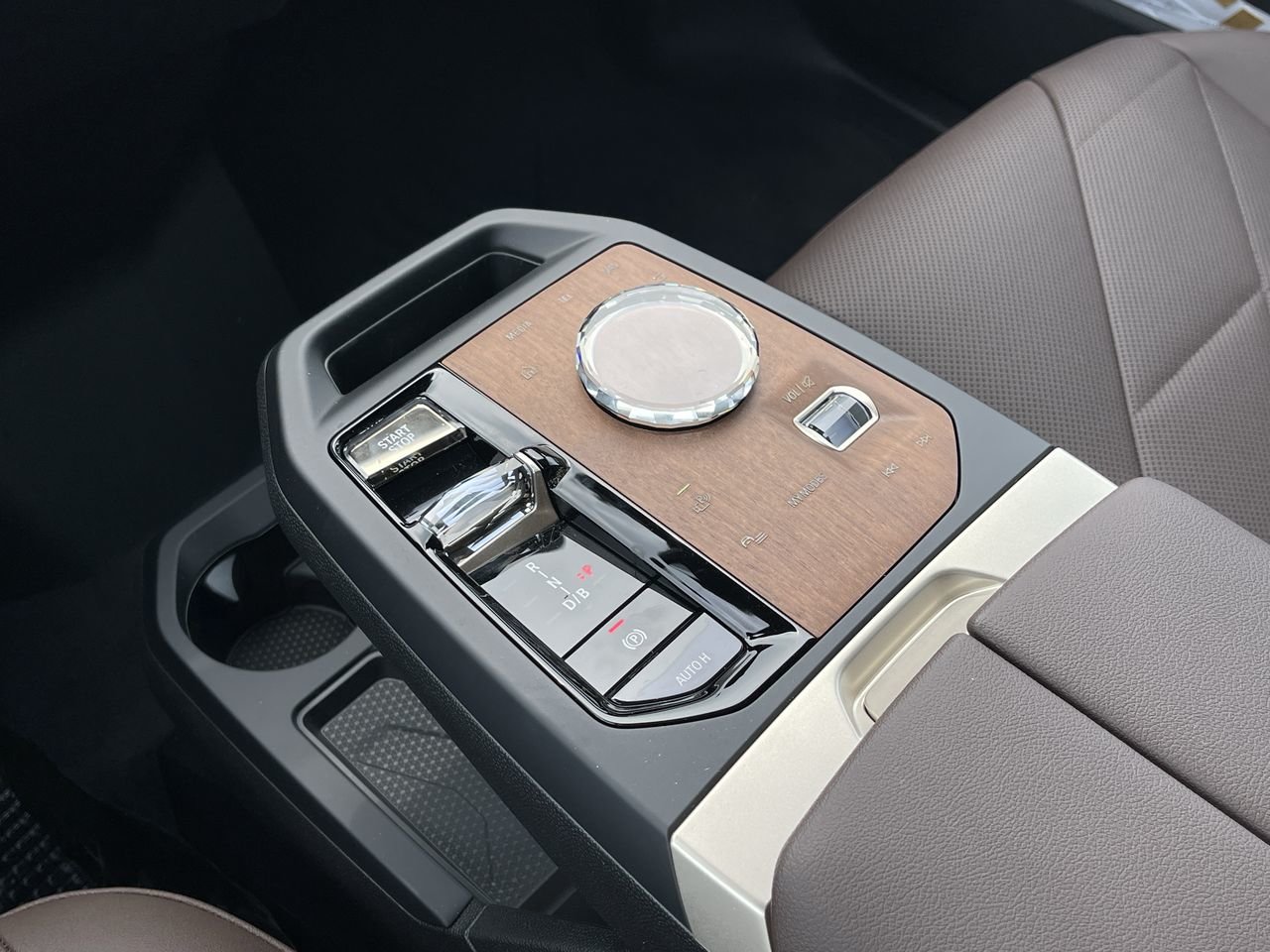 New 2024 Blue Ridge Mountain Metallic BMW XDrive50 image 28
