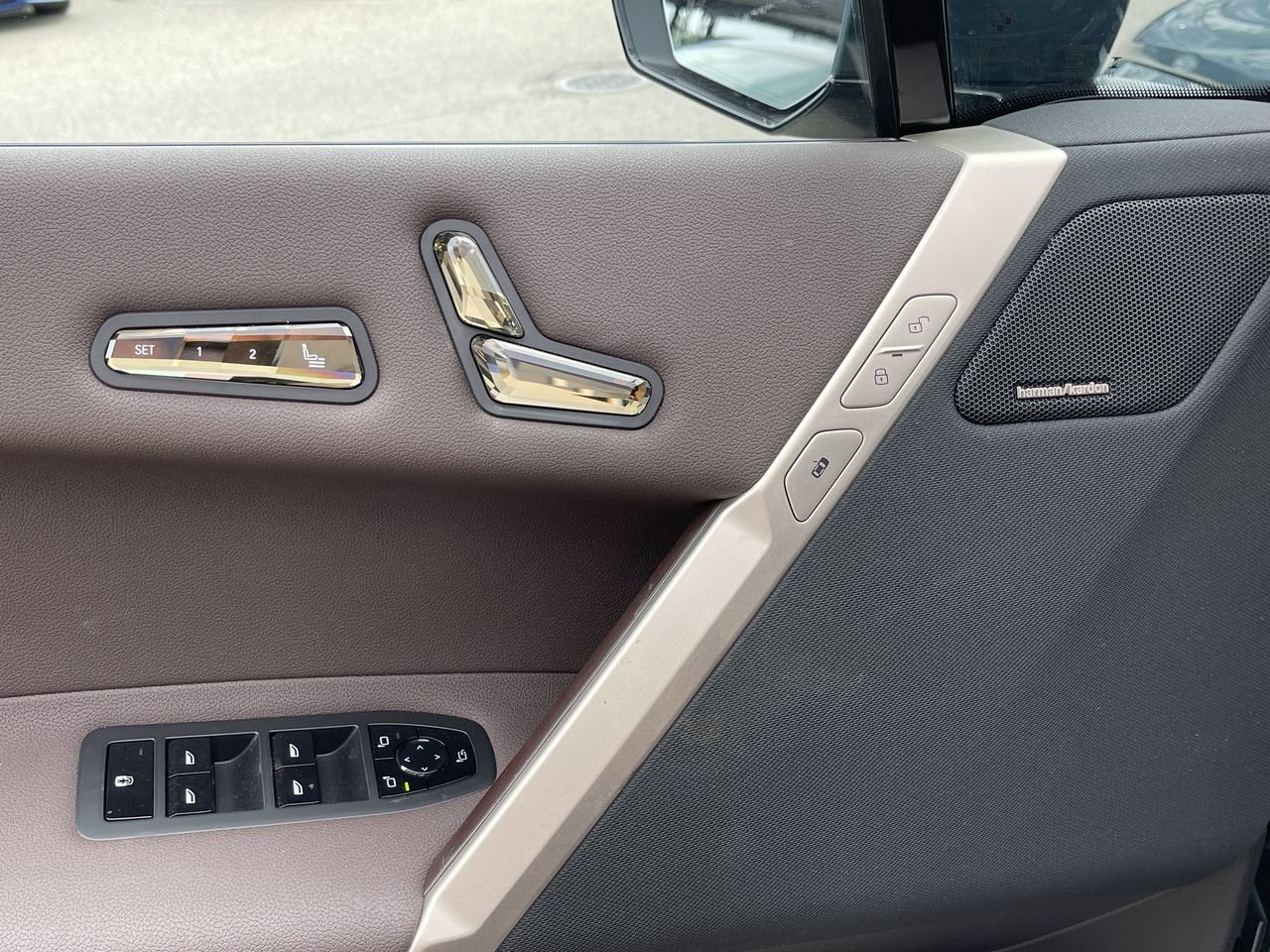 New 2024 Blue Ridge Mountain Metallic BMW XDrive50 image 21