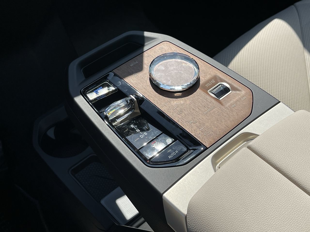 New 2024 Oxide Grey II Metallic BMW M60 image 28
