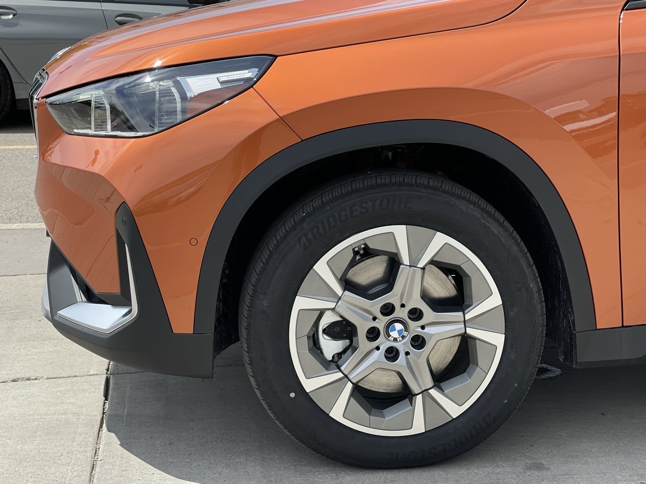 New 2023 Utah Orange Metallic BMW XDrive28i image 18