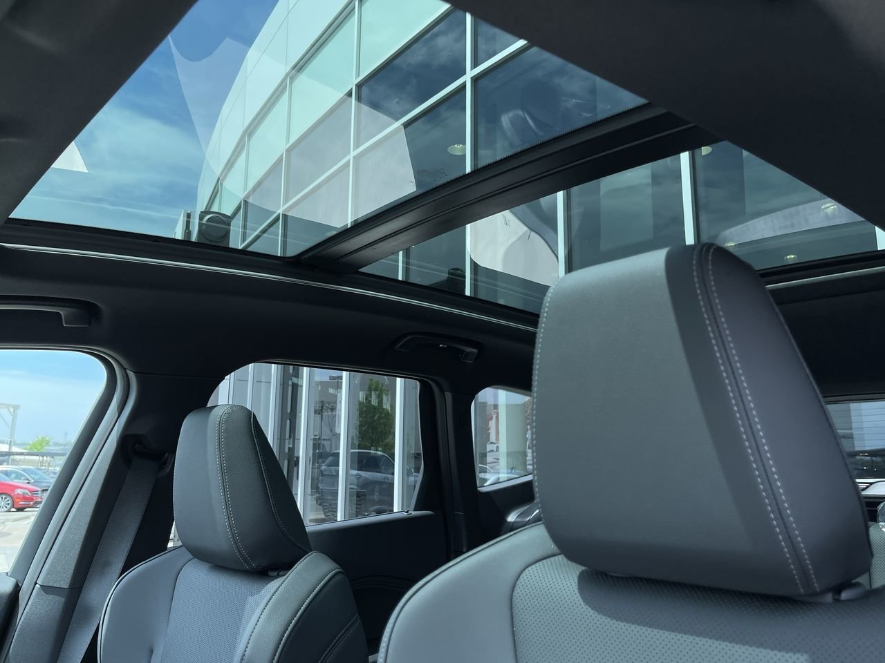 New 2023 Utah Orange Metallic BMW XDrive28i image 31