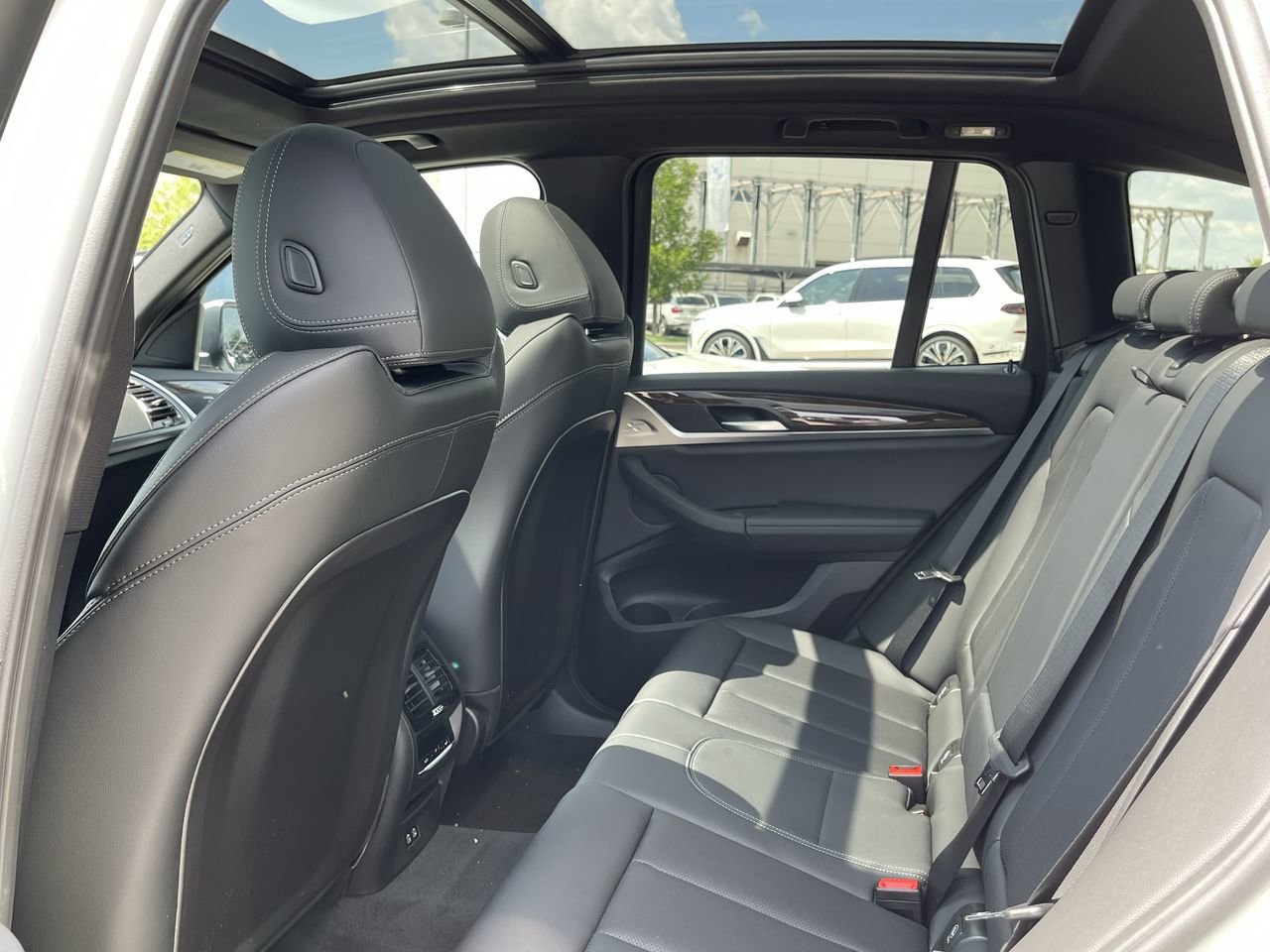 New 2023 Alpine White BMW XDrive30e image 32