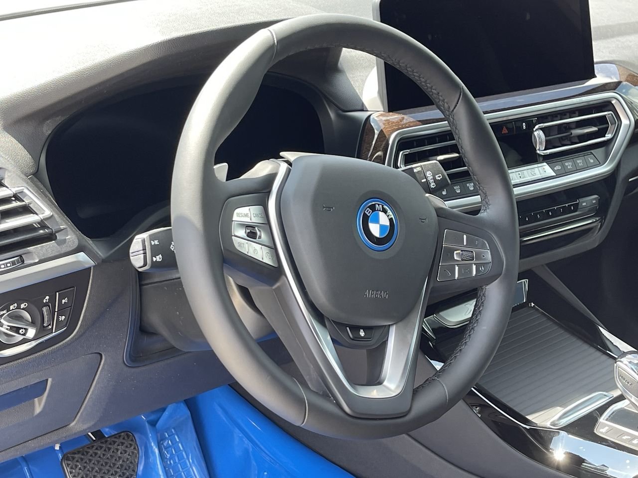 New 2023 Alpine White BMW XDrive30e image 23
