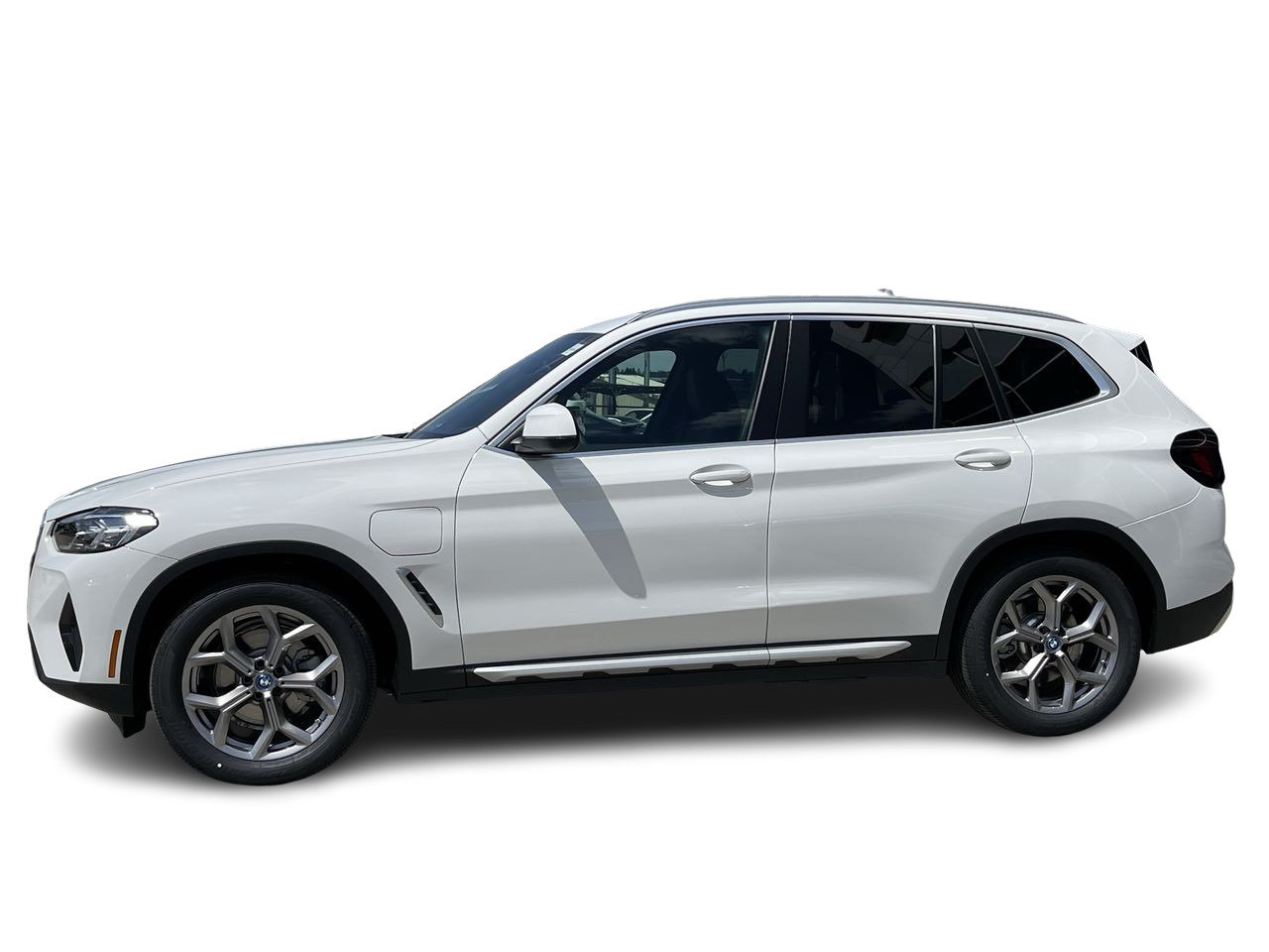 New 2023 Alpine White BMW XDrive30e image 4