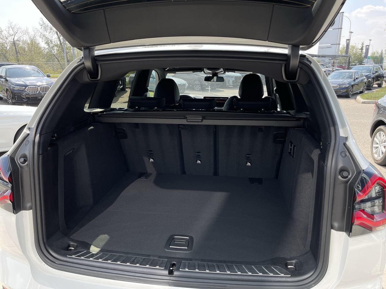 New 2023 Alpine White BMW XDrive30i image 19